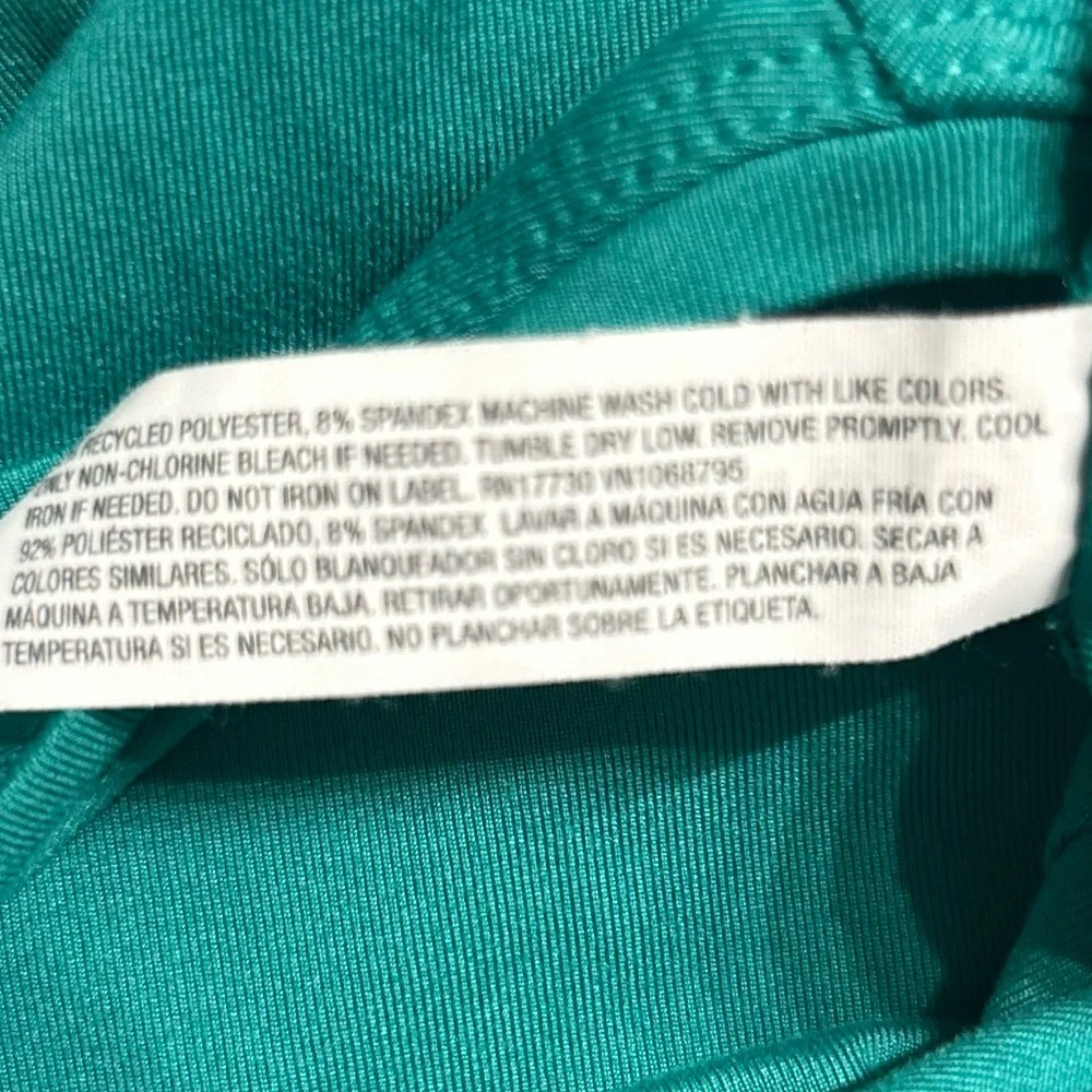 *Worn Once* All In Motion Green 2 Piece Set, Small Tank, Medium Skort - Picture 8 of 16